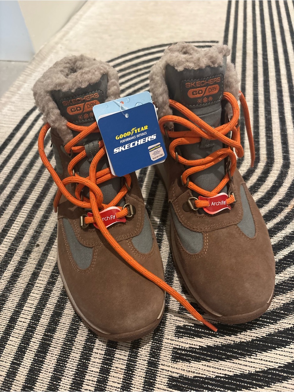 Skechers Brown & Gray Winter Boots with Orange Laces 9.5 39.5 hiking